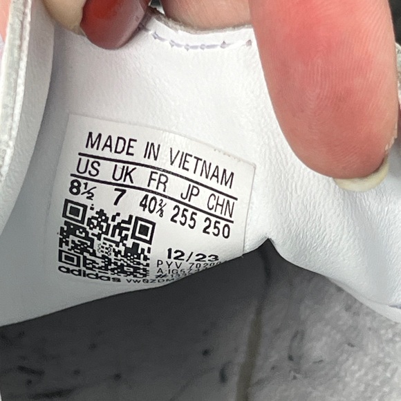 Barely worn Adidas Sambas - Picture 4 of 4